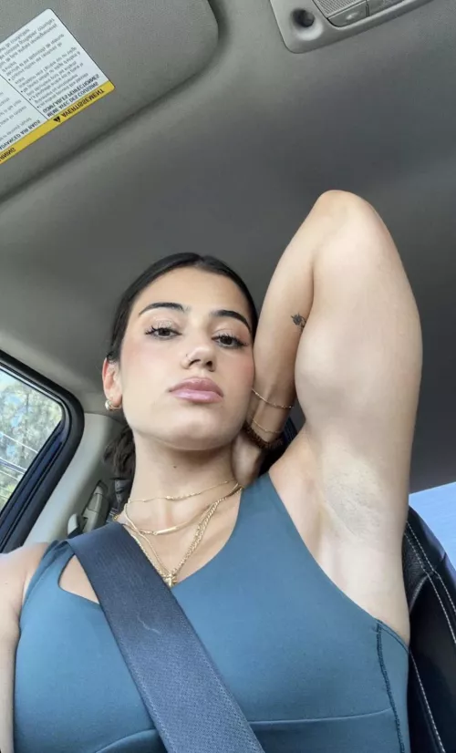 What do you think about muscle Girls Armpits by Fabulous-Bank3193