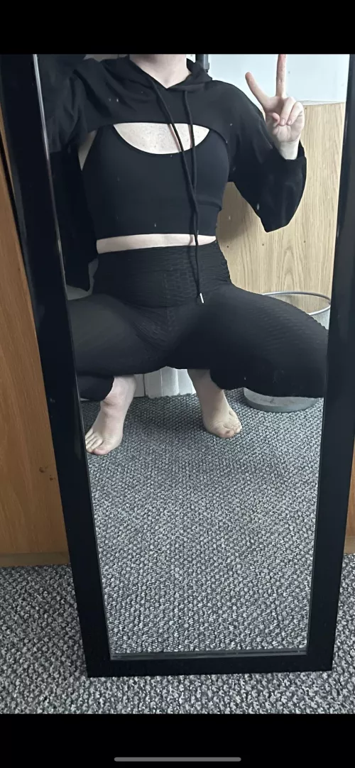 Would I distract you from your workout? by hiddenanon99