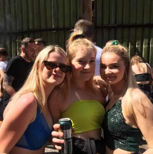 3 girls and a barbecue by LaughDiligent4564