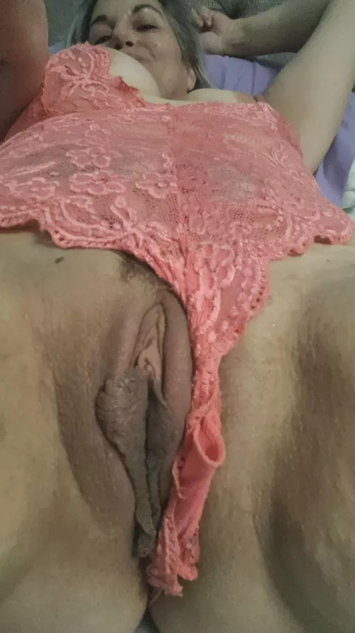 49F Former teacher and I love giving anatomy lessons by dumbbellsandcookies