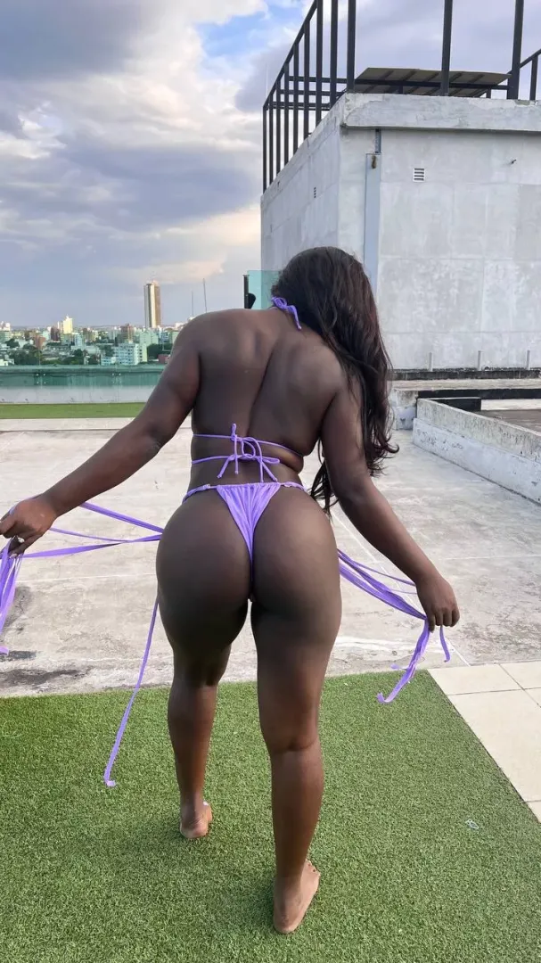 Do you like my cute Colombian body? posted by SaltyRate