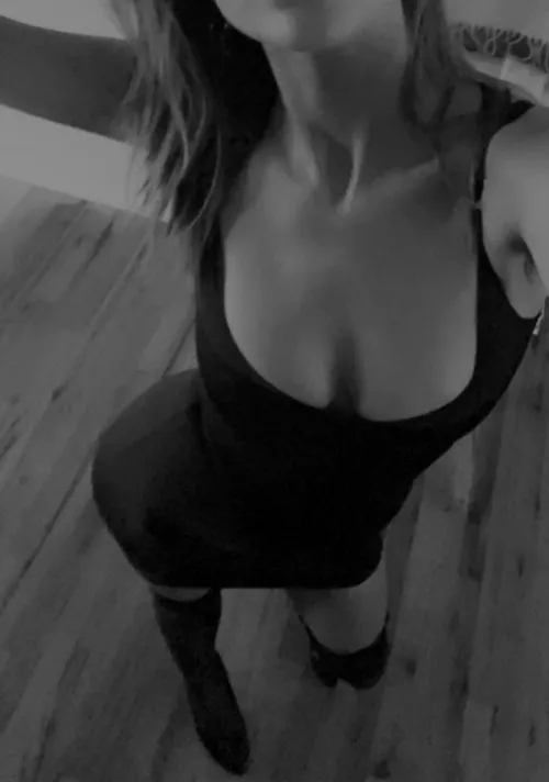 Feeling a bit noir by peachy_keen_queen1