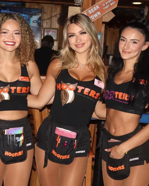 Hooters Girls by ModernHagiography