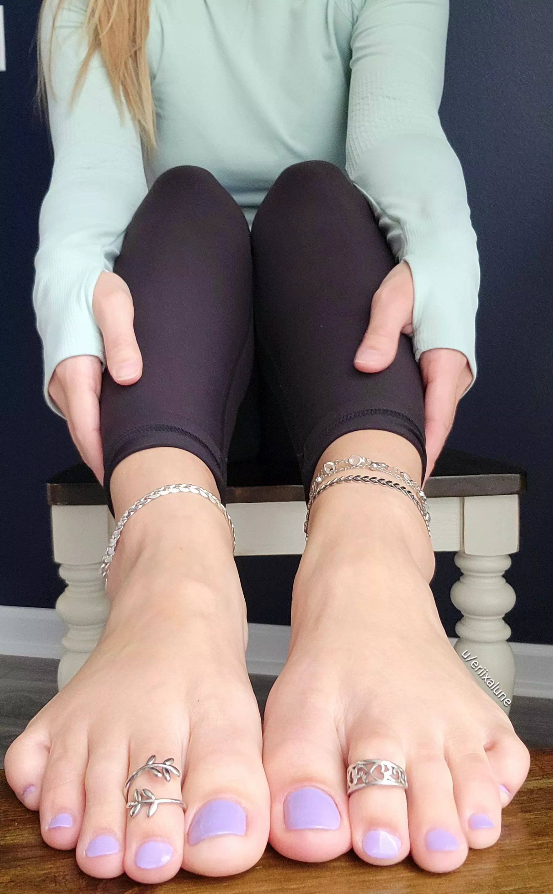 I wanna tease you during brunch with my cute toesies and make you suffer in public😋😋 posted by eriixalune