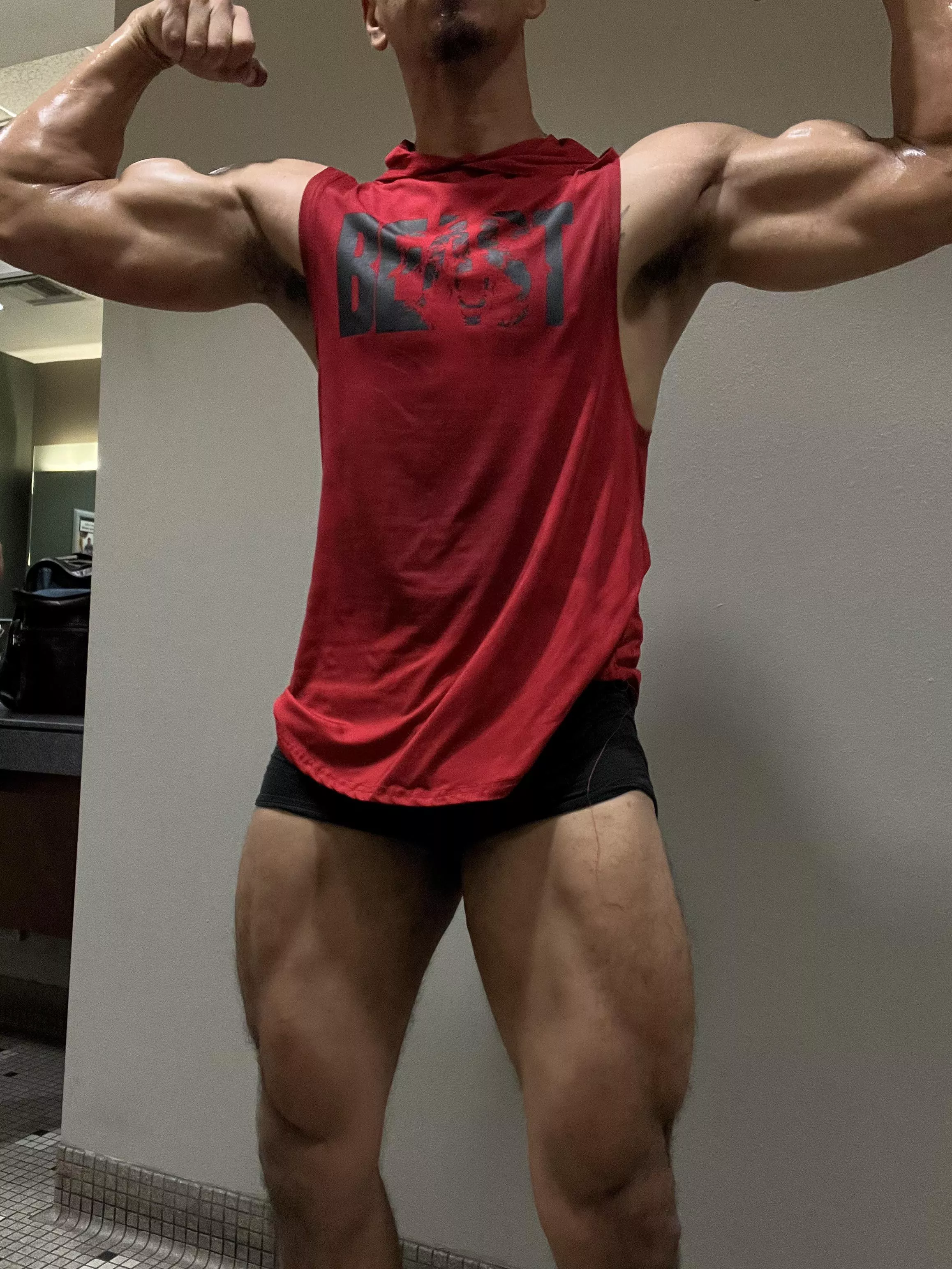 Let me flex for you 💪🏽 posted by AdonisFit69