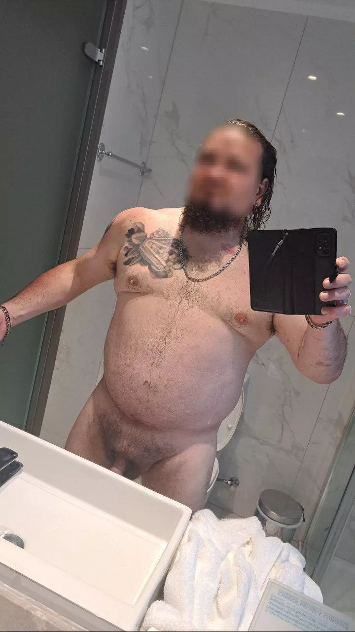 (M) 41, do I have a dad bod? posted by latinlust69