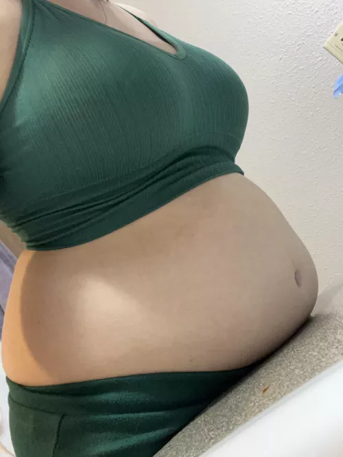 my belly touches the counter when i lean over 💕 by enbypig