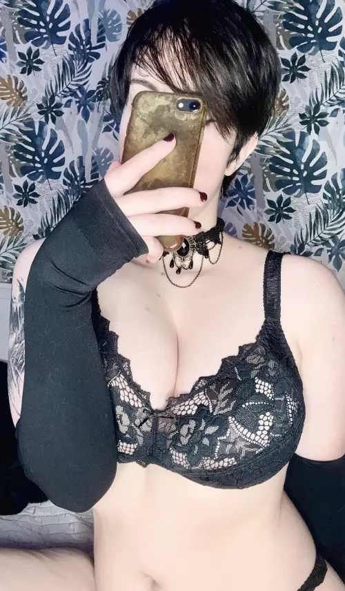 Short haired goth is a new thing they say by RoboXIsLoX