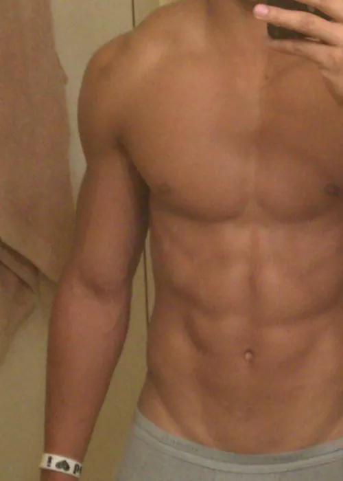 22 bttm looking for dom/daddy/muscle/older to have fun on snap need to cum +kinky +verbal sc:jhadan2023 by j_h12345