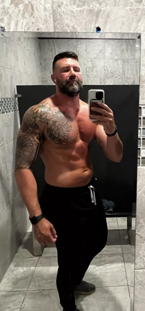 [43] barely fitting in my scrubs… by thenaughtynordics