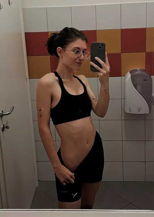 Do you also like gym girls? by kinkymiahereee