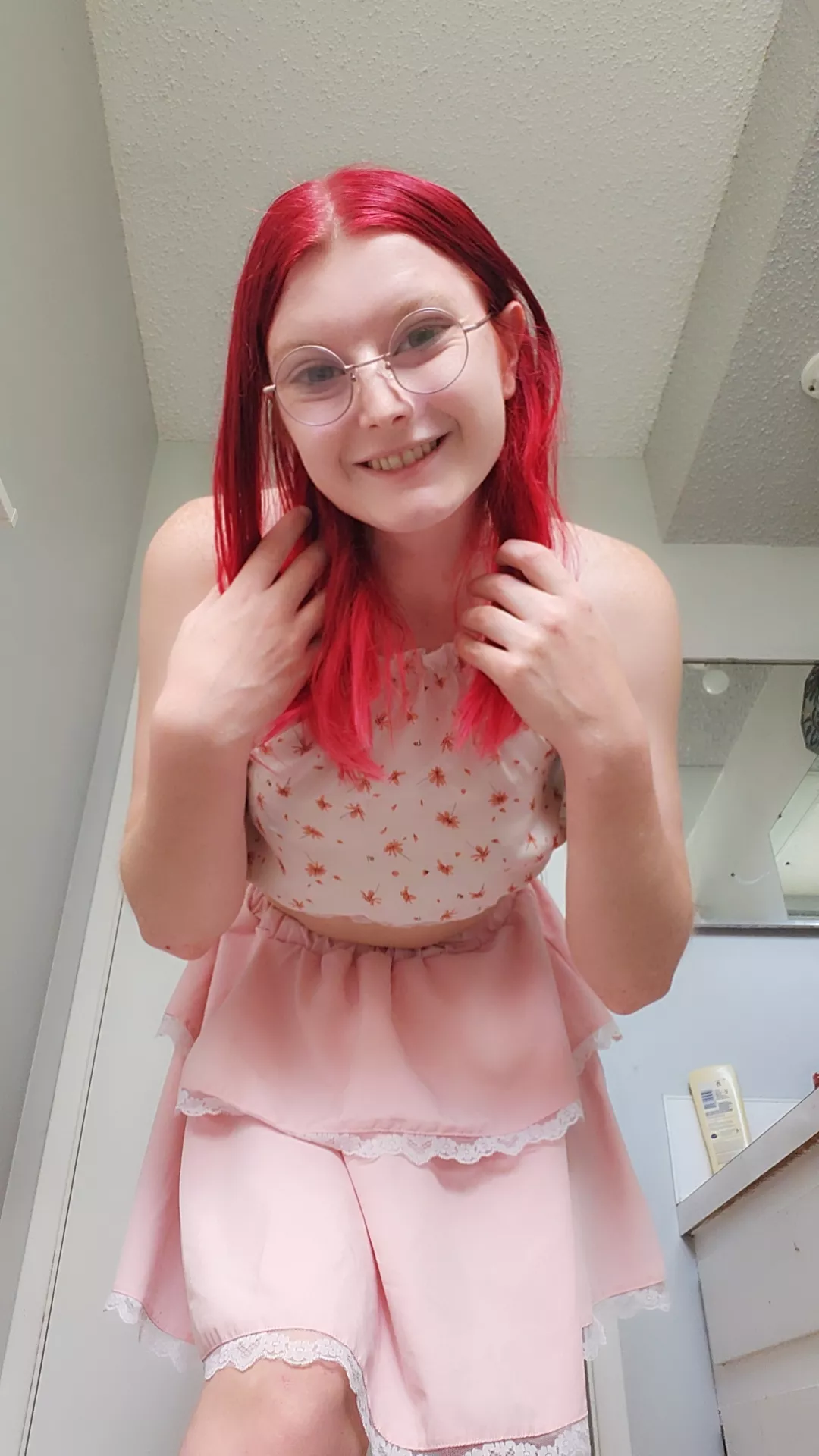 Do you think im pretty? 👉🏻👈🏻 posted by Bambidawn420