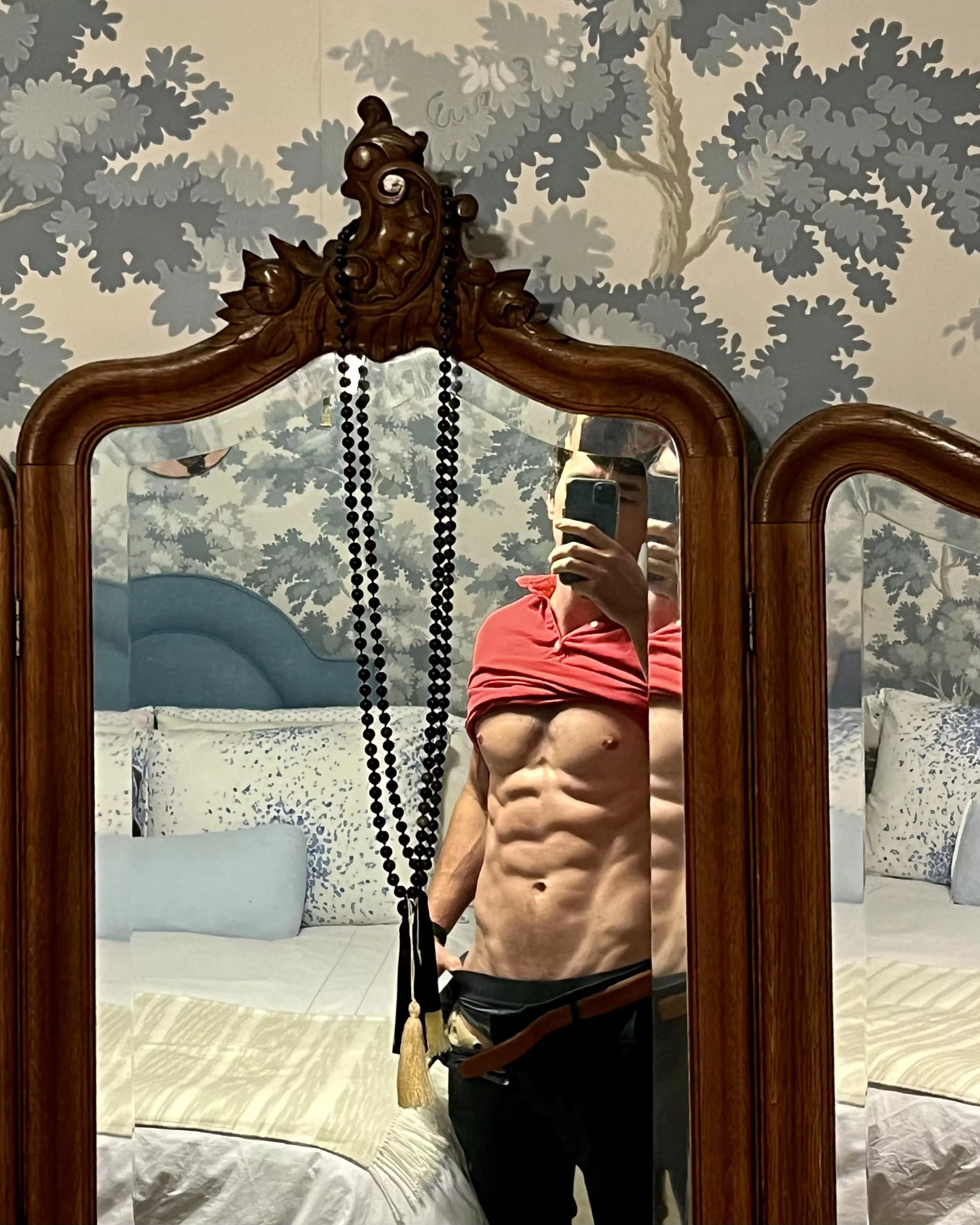 Getting ready for work this morning. Caught my reflection and thought it was worth sharing 😁 posted by Shred_and_Bread