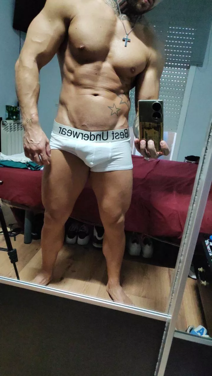 Underwear bulges are the best 🥵 posted by Zeuss-911