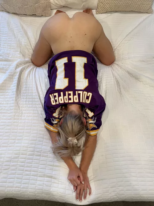 watch the game with this milf, I promise I’ll keep you entertained by sunny-midwest