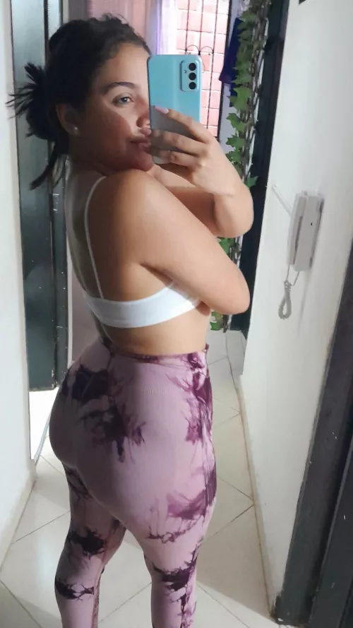 2004 girls have the best ass by Baby_ruthe