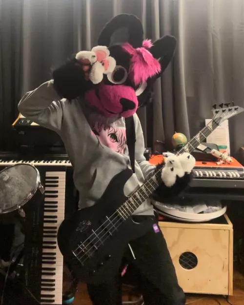 Betu with the bass :3 by ColinTBC