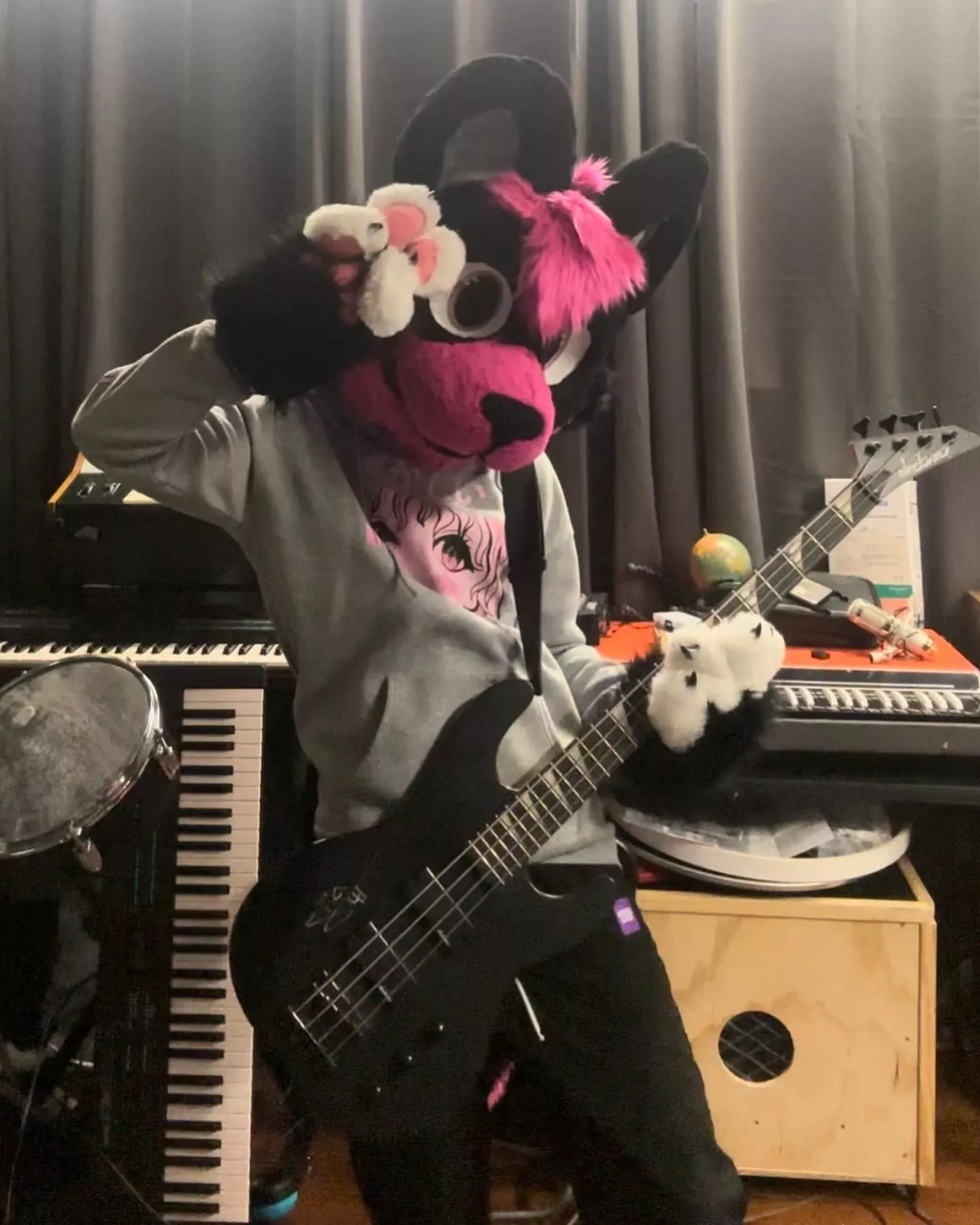 Betu with the bass :3 posted by ColinTBC