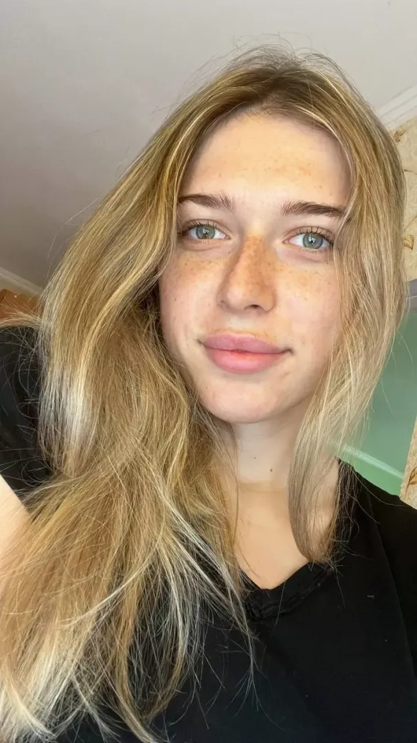 freckled girl from Ukraine by bustlingMelon72