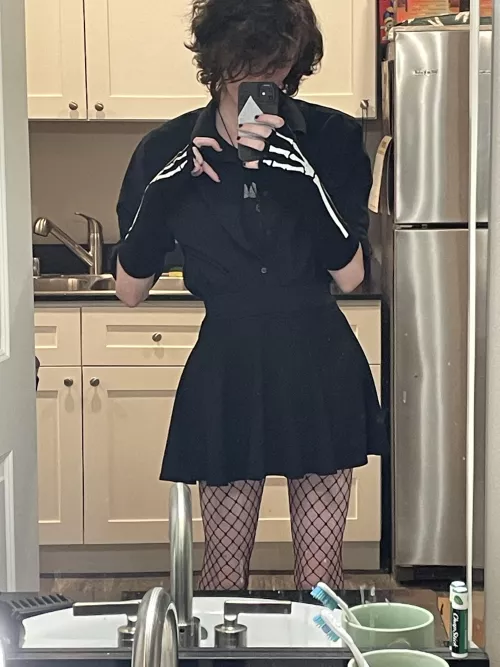 I think I look good in black. Am I wrong? by femboy_poker