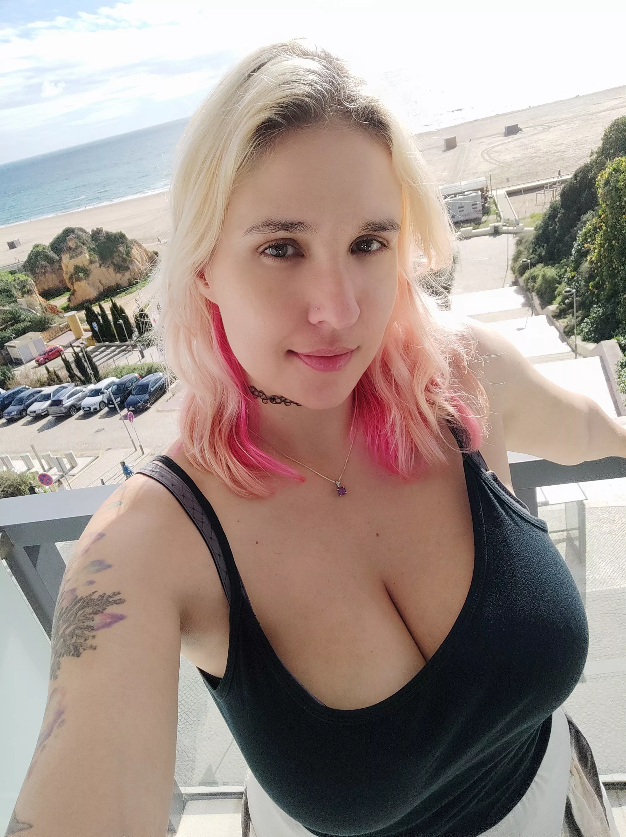 Keep your eyes up posted by Sarothica69