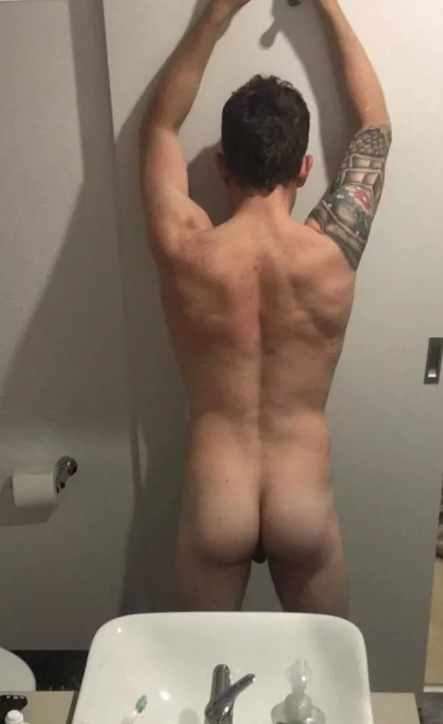 Love when I get my ass properly groped and fondled by ToetoeoteoT