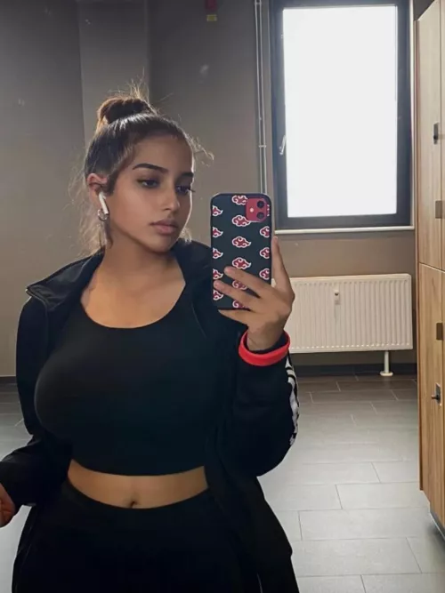 Messy hair by JustFriendlyToday