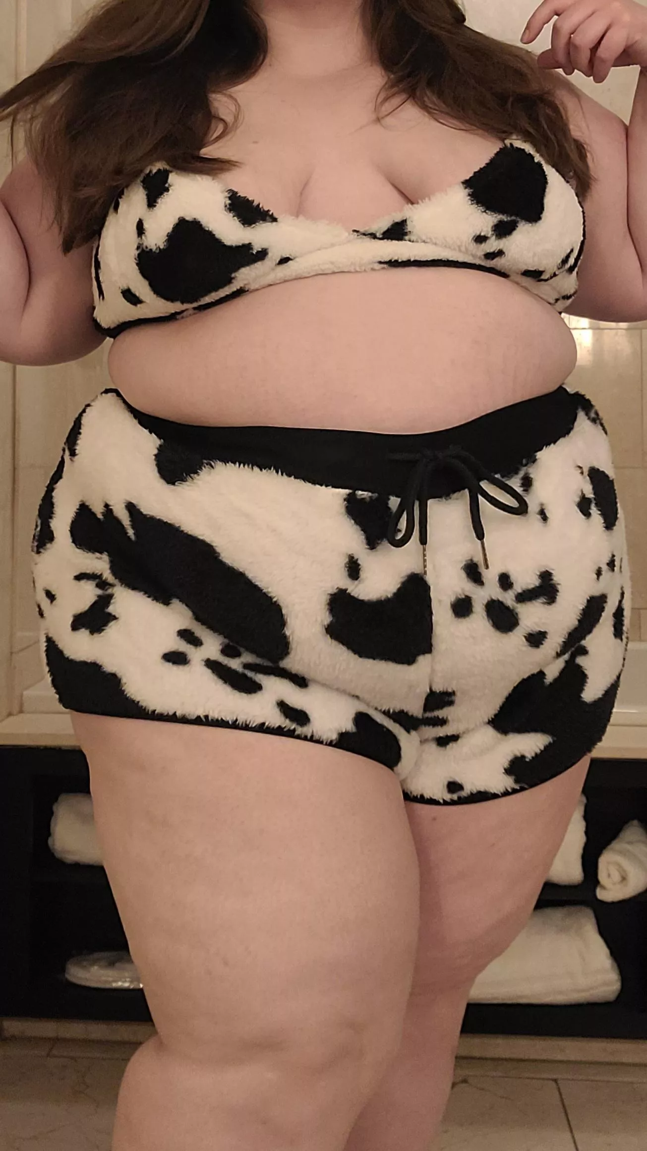 The cutest cow you'll ever meet posted by HornyEnigma321