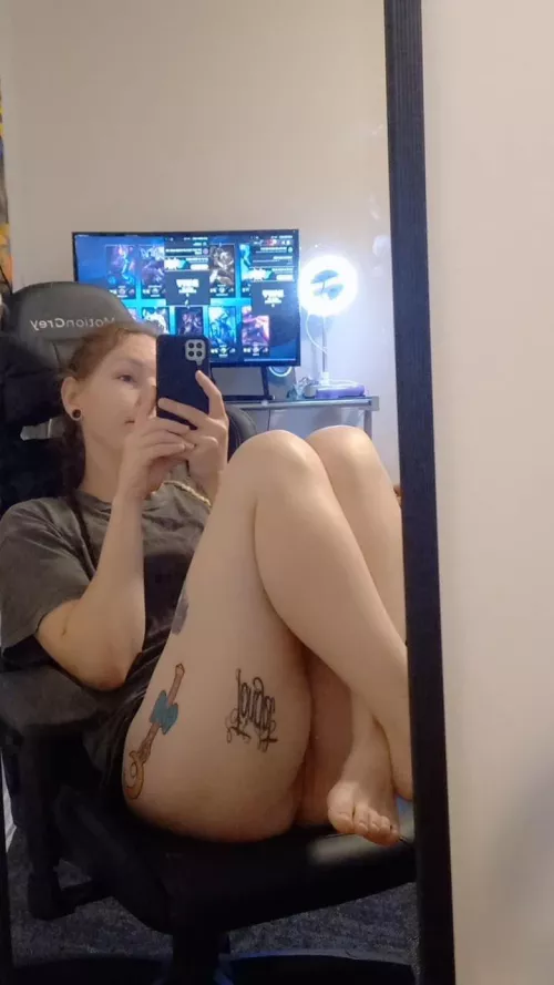 Typically how I game [f] by tastyycookieLulu