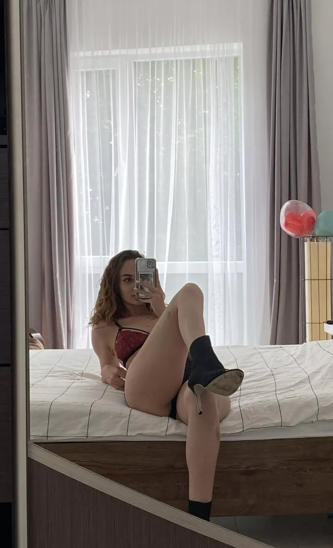 flexible girl wants to be bent even more posted by Knohno