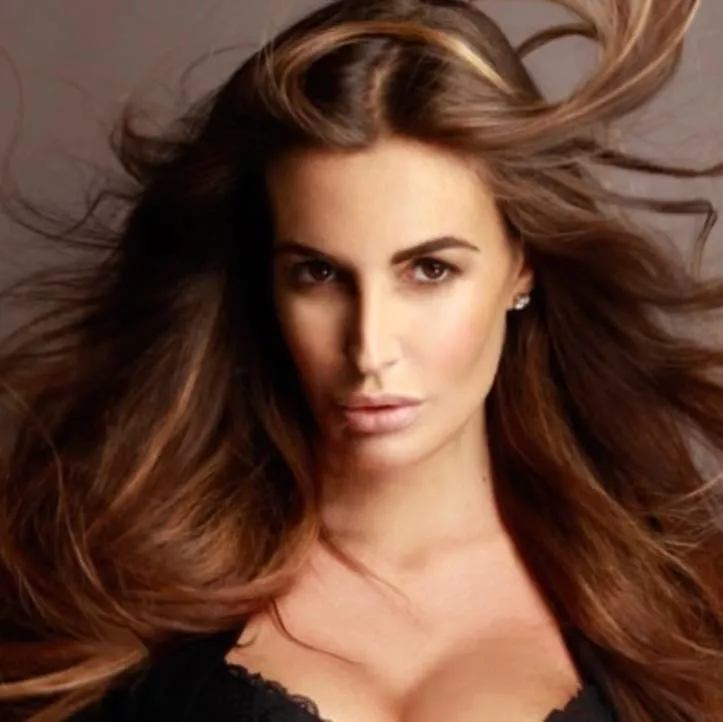 Flora Pellino posted by Electronic_Menu_3471