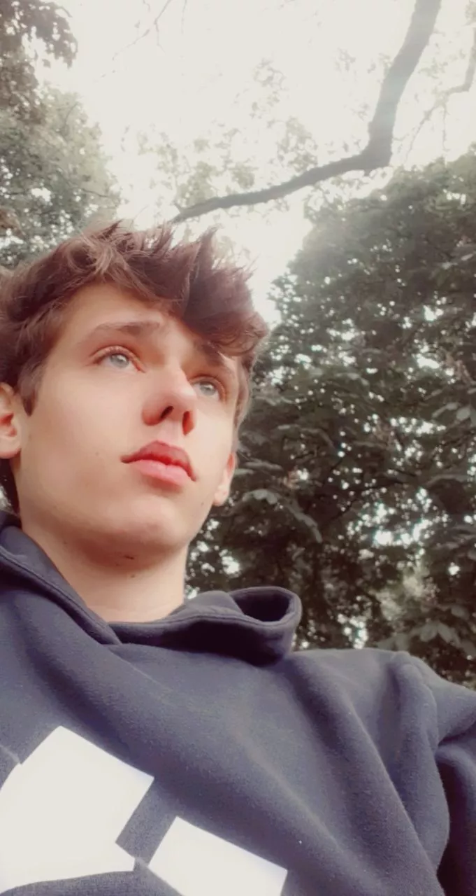 Hey 🤗 posted by Henri-04