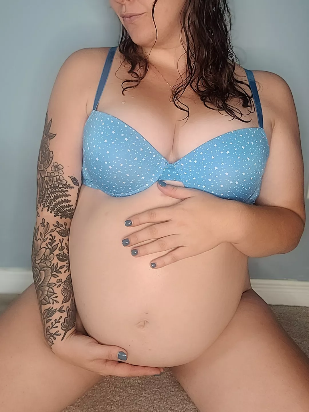 Just got out of the shower, can you rub oil on my belly for me? 🍒🤰 posted by HartAbby18