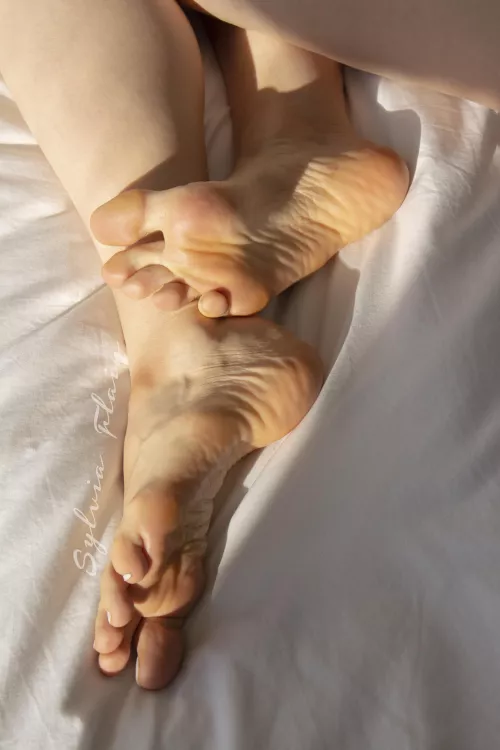 Love the sun on my soles by SylviaFlair