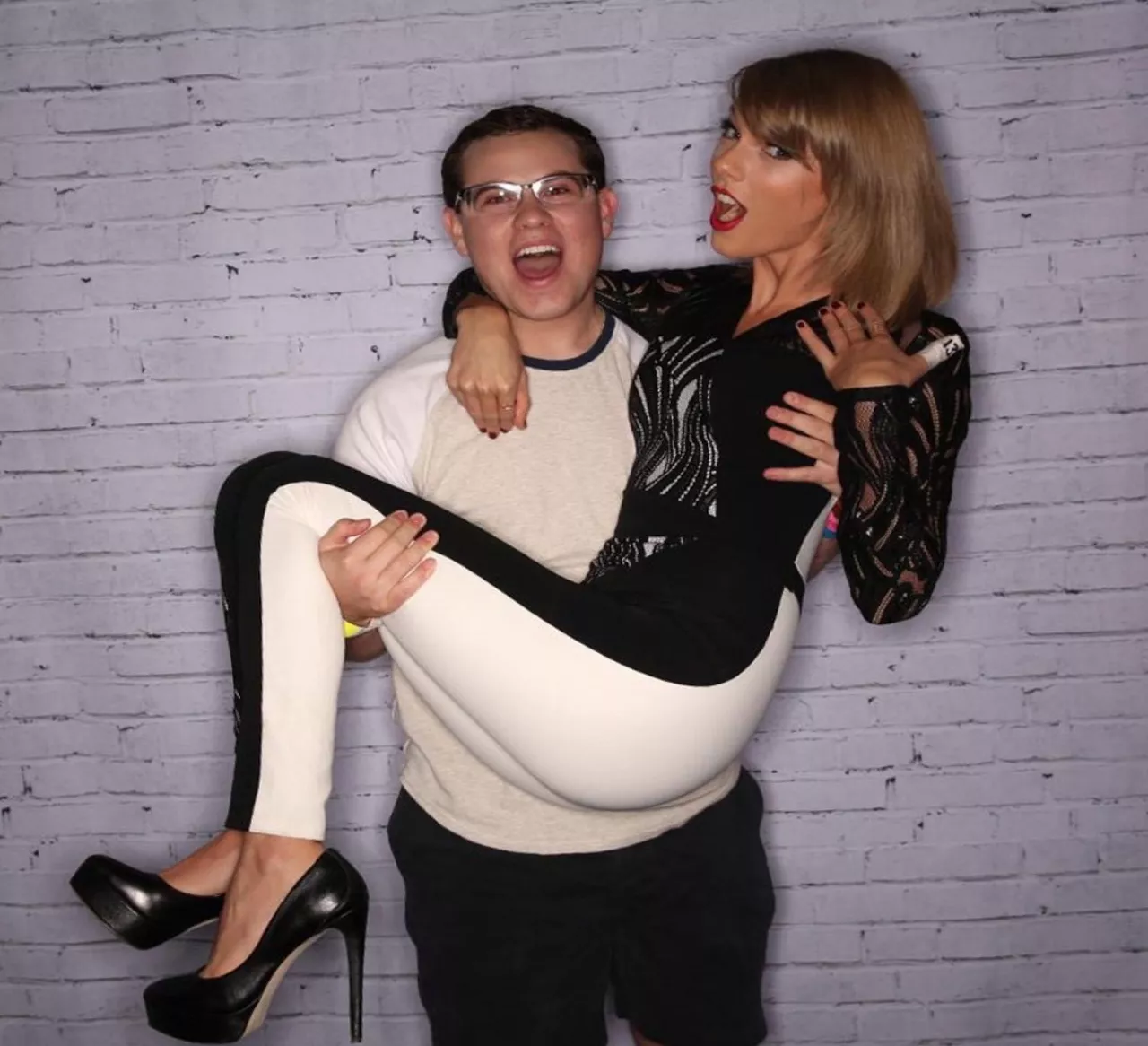 Taylor Swift W/ a Fan posted by dorsallyCheck197