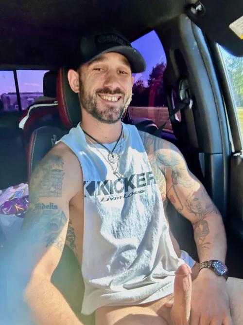 [32] 10 hour drive would be a lot better with your mouth on my cock. by Grey_Stoic