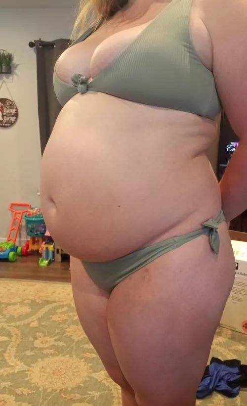 Anyone wanna take a dip? by bababellygirl