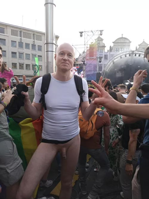 At Pride Brussels 2022 in the view of at least 5000 people who were standing more uphill, amazing how many positive reactions I had! Share this picture to motivate others to do the same! by AromaticChoice9627
