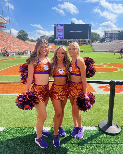 Clemson cheerleaders 231 by HonestRunner