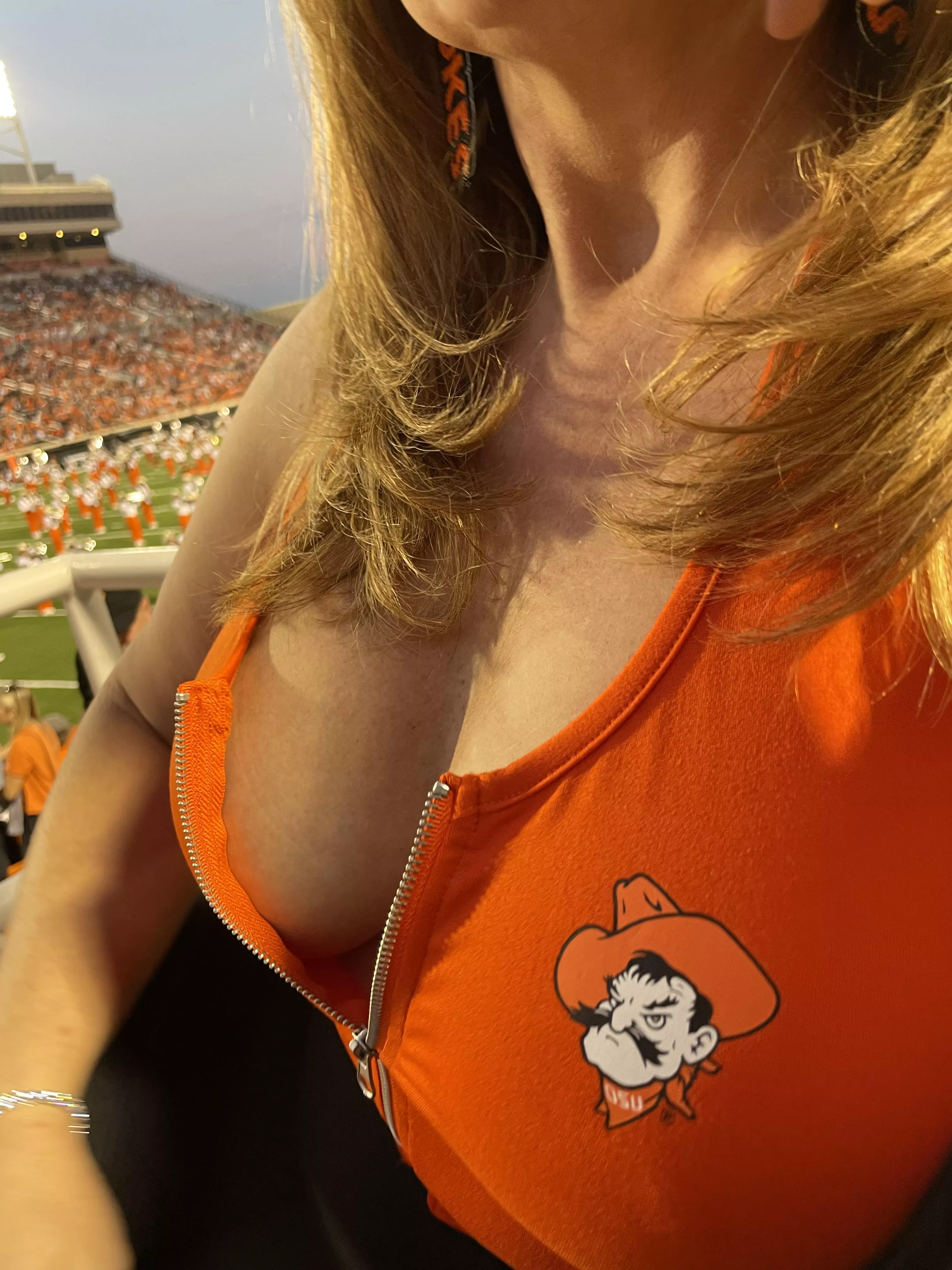 I gave Cowboy fans something better to look at than our offensive coaches provided, that's for sure...maybe I could provide better locker room motivation....🧡🖤 posted by DonnaCavallo