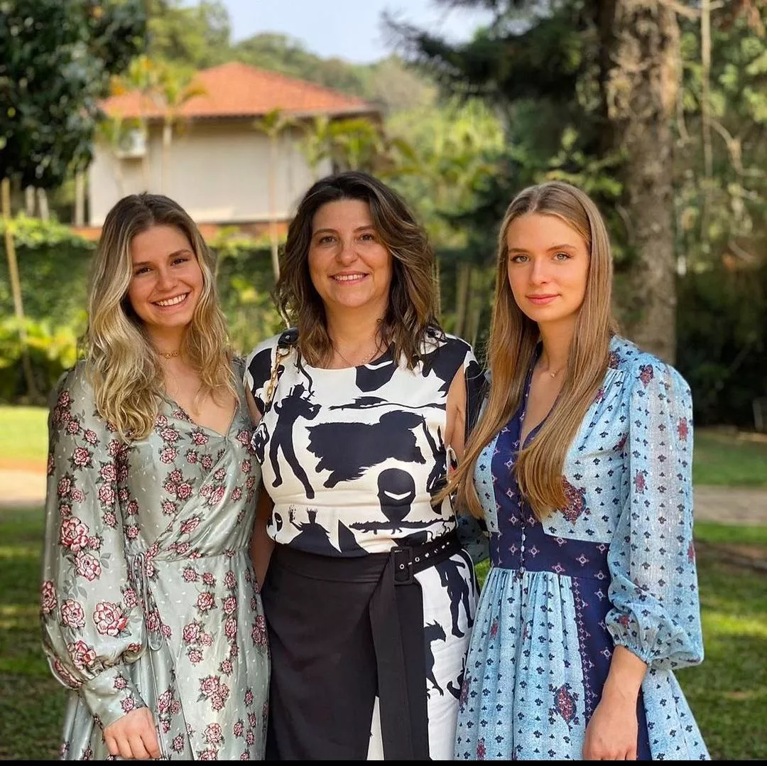 Mom and daughters posted by HippoCharacter1778