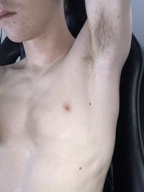 Musk on a humid day.. the room smells amazing by hunghoncho-101