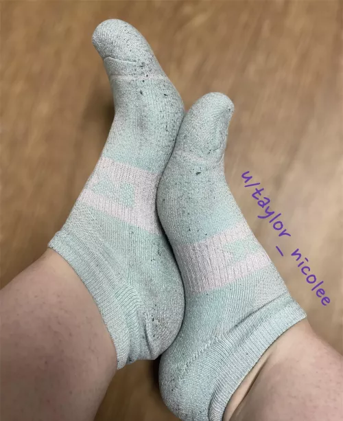 Phew! 16 hour shifts are no joke!! Only 4 more hours to go! ☺️👏🏻 by taylor_nicolee