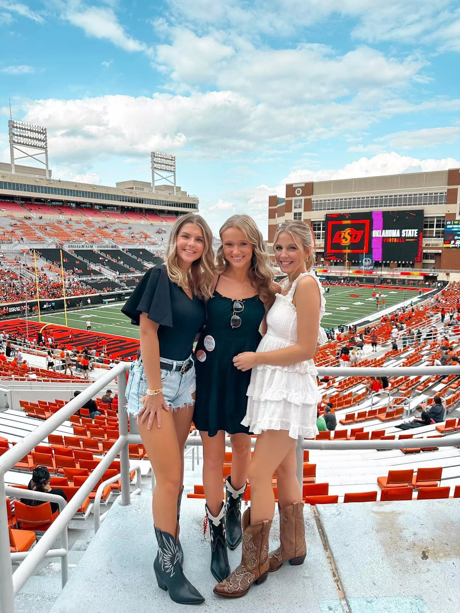 [3] college babes posted by Desperate_Quality_80