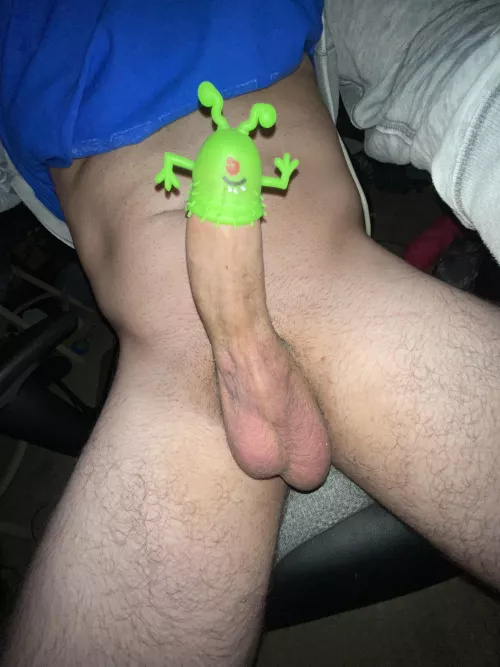 Come play with my alien friend by dadb0d88