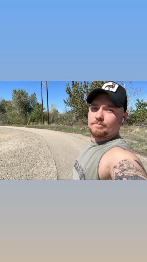 Days off are for jogs and caffeine and good music. Spread a little kindness. And In case nobody tells you. Have a good day ☺️✌🏻 by aby_ryn