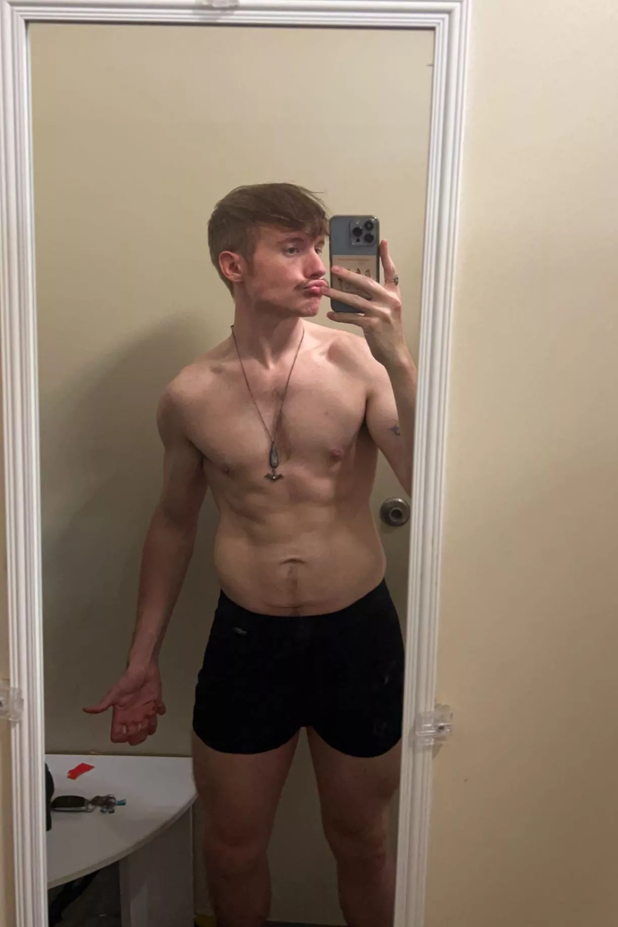 goodwill fitting room pic posted by art_ang3l