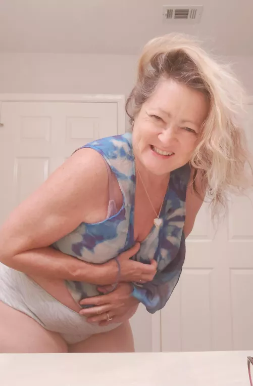 I'm blonde so squeeze me hard by blondiedi1223