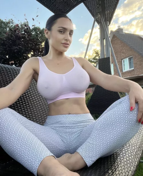 Love the top by Y00nT33n