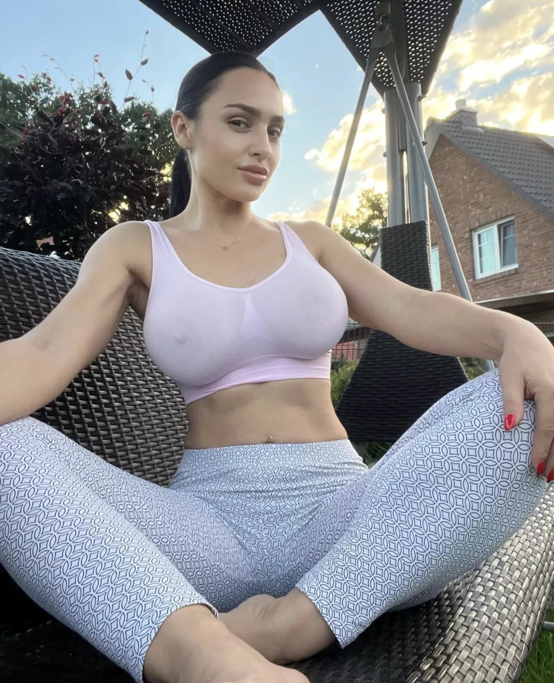 Love the top posted by Y00nT33n